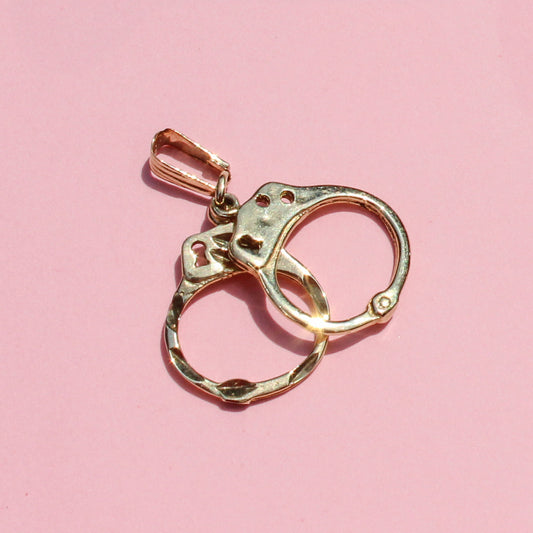 handcuffs VTG 14kt gold charm