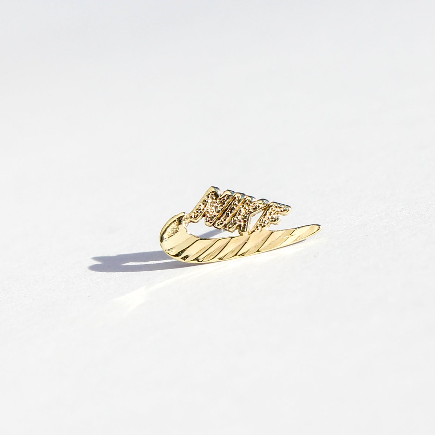 Nike VTG 10kt gold stud earring