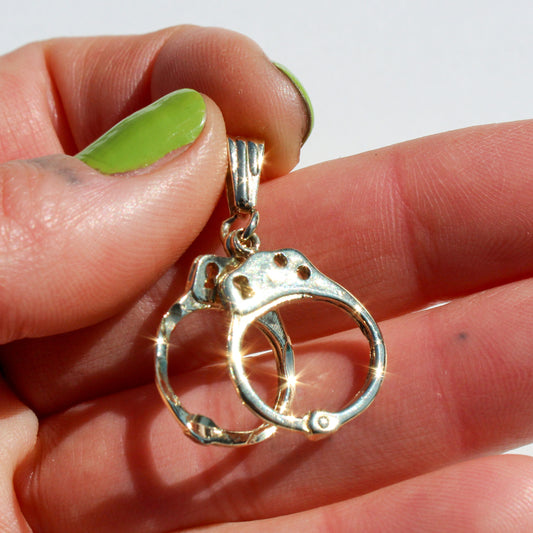 handcuffs VTG 14kt gold charm