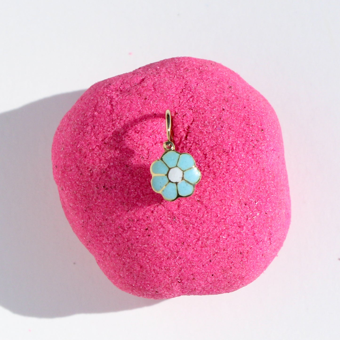 flower enamel VTG 14kt gold earring