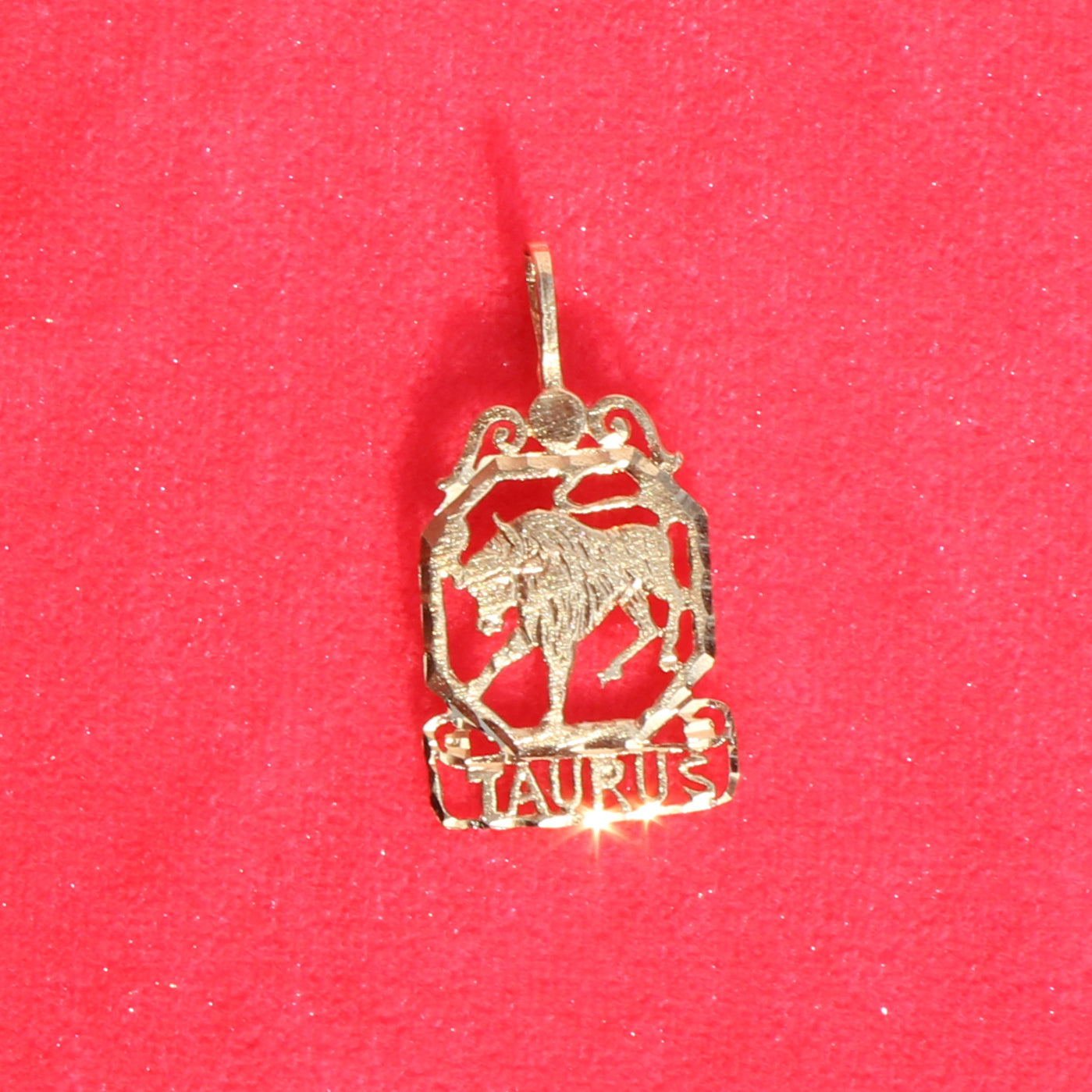 Taurus vtg 14kt gold pendant