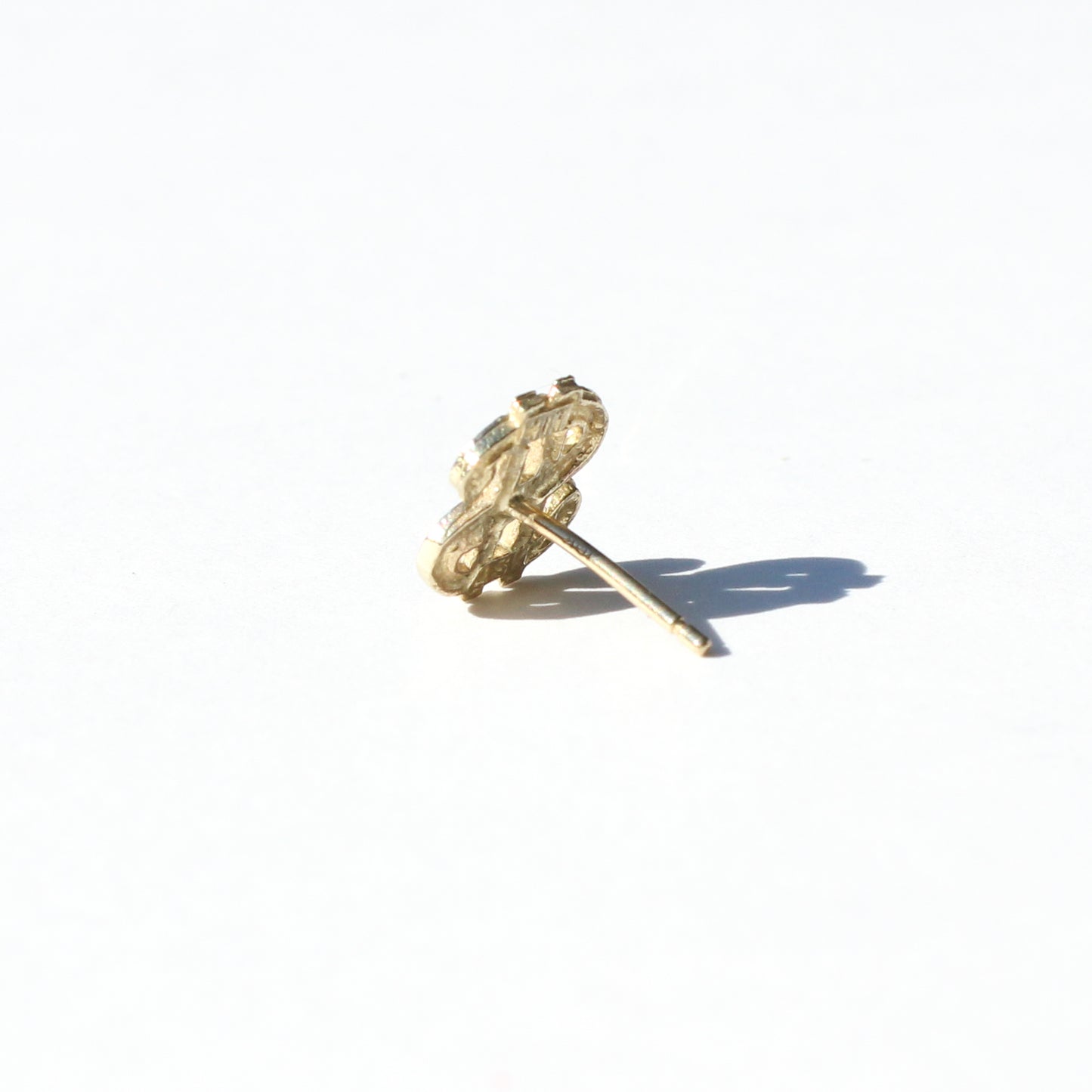 dollar $ign preloved 10kt gold stud earring