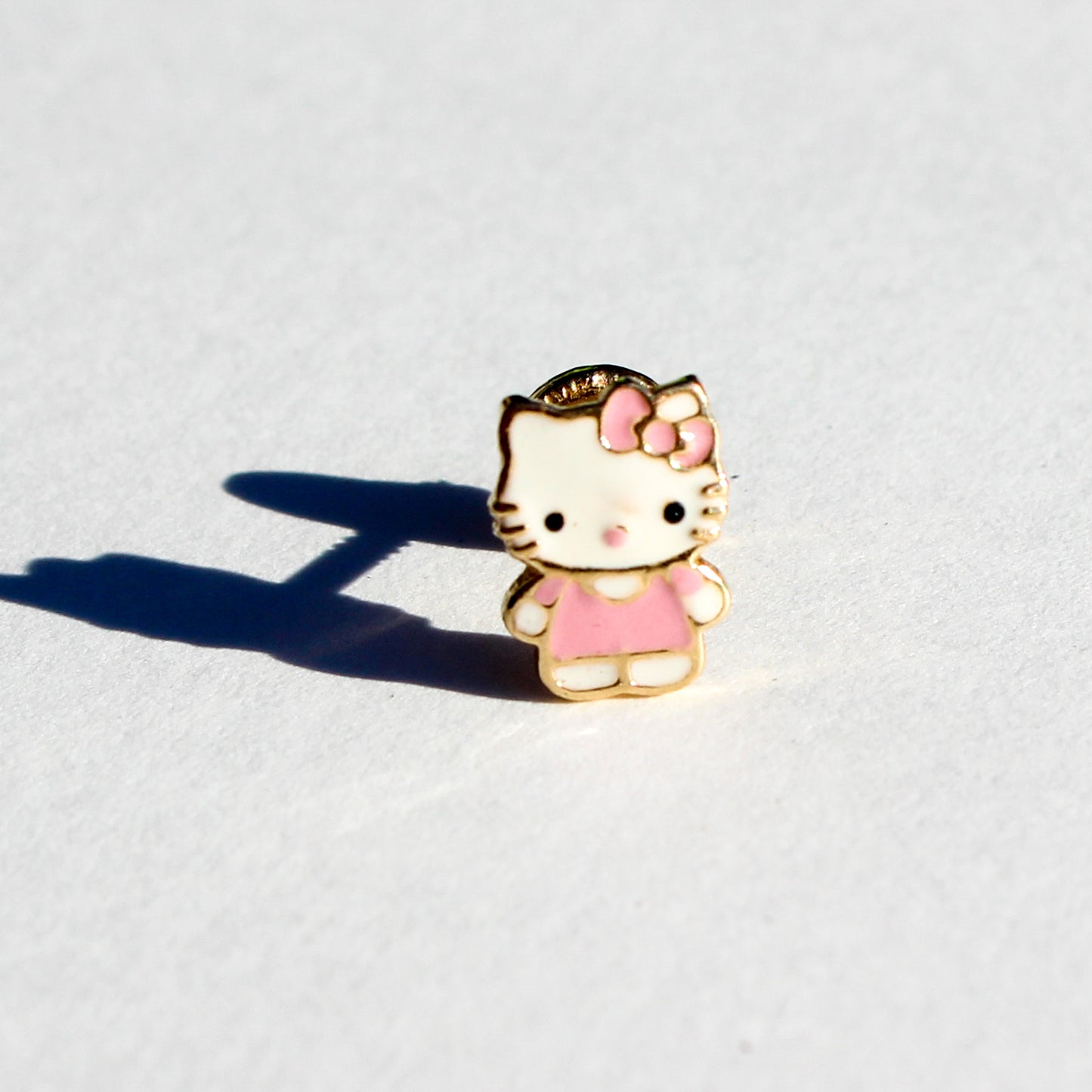 Hello Kitty VTG 14kt gold stud earring