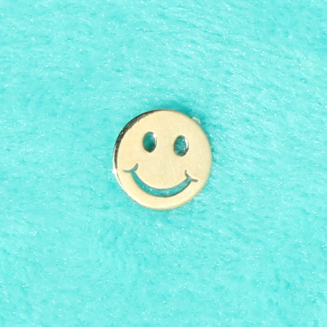 Smiley 10kt gold stud earring