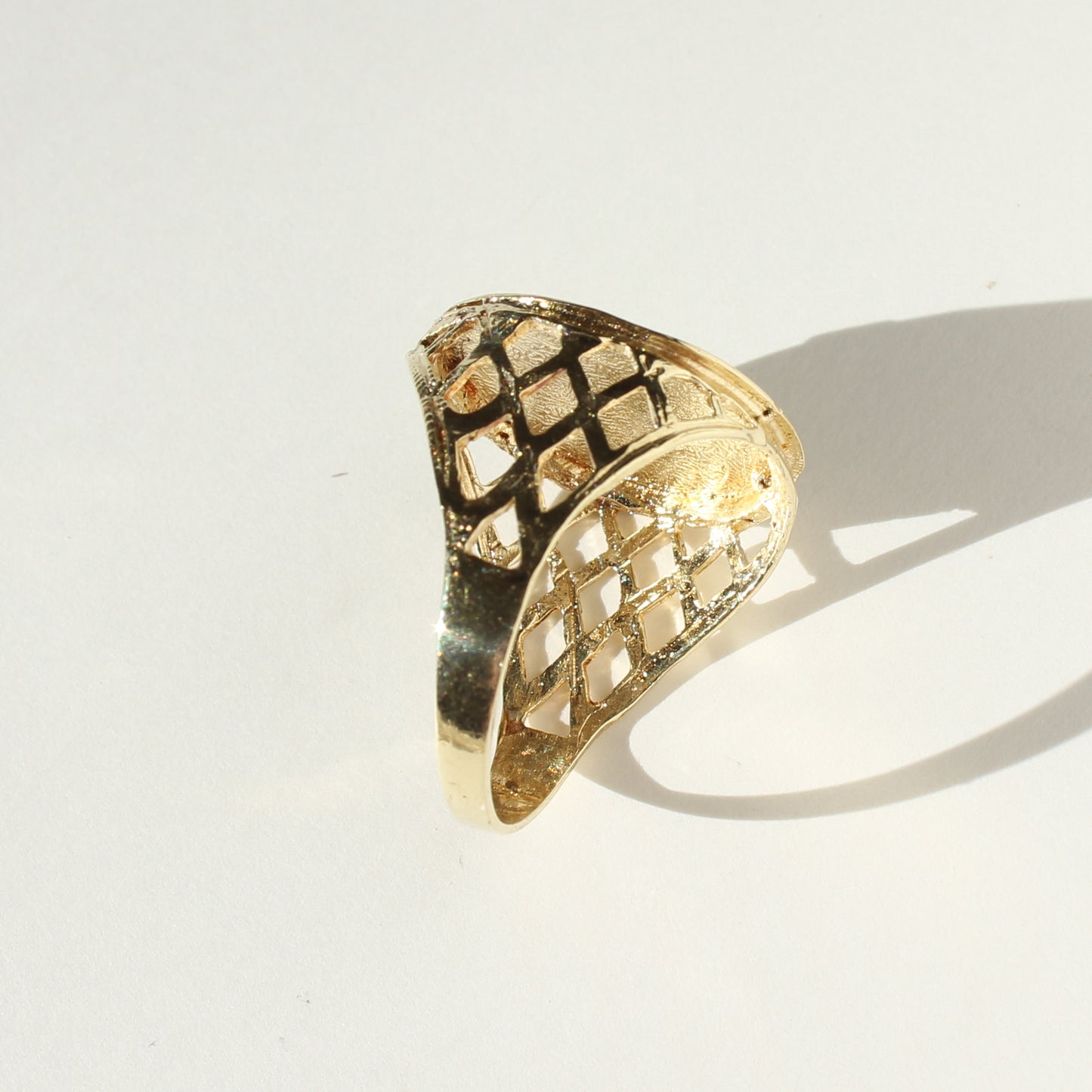 Nike vtg 9kt gold ring