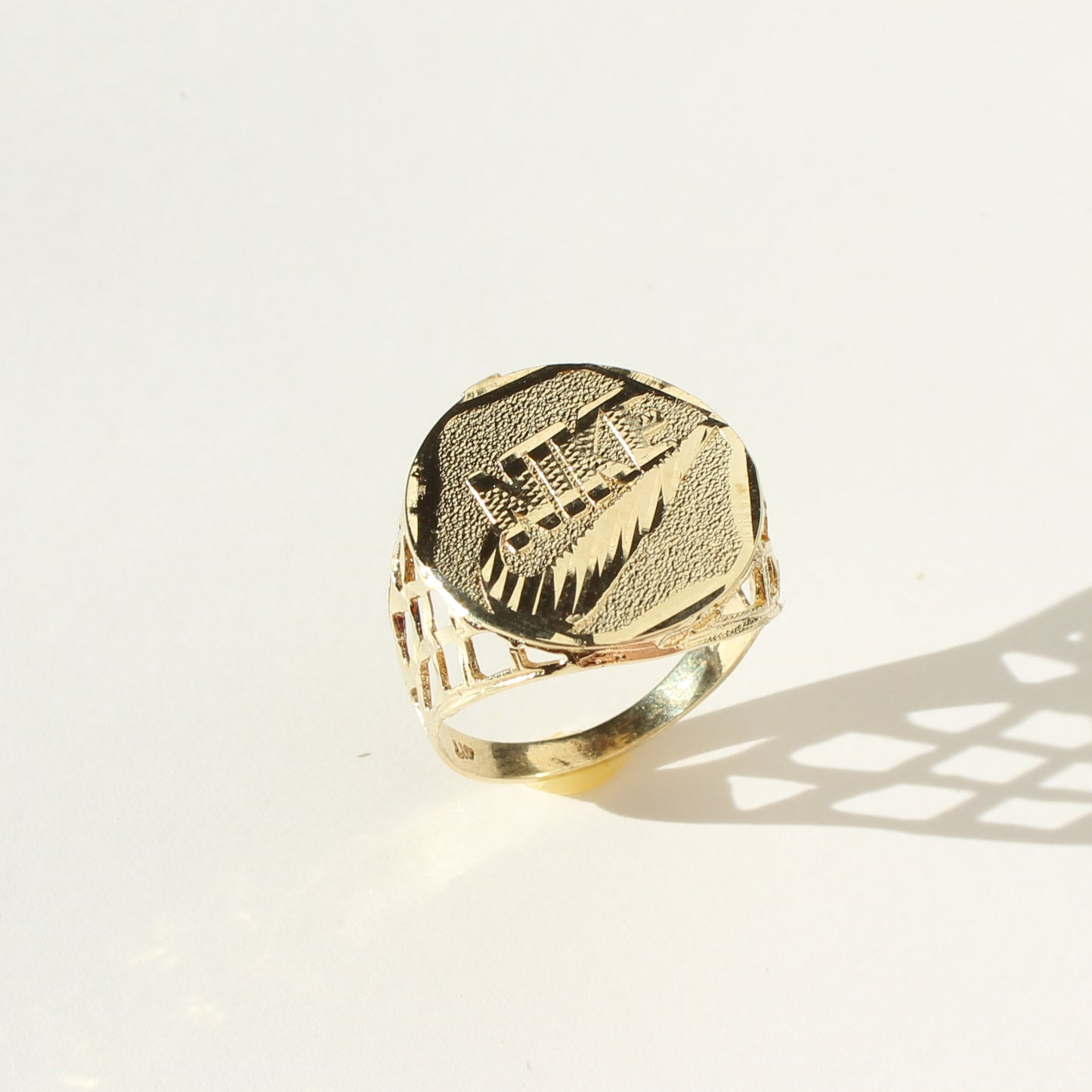 Nike vtg 9kt gold ring