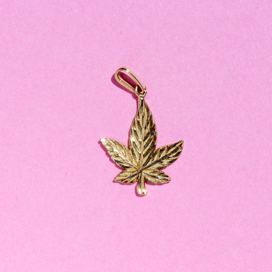 small weed leaf VTG 10kt gold charm